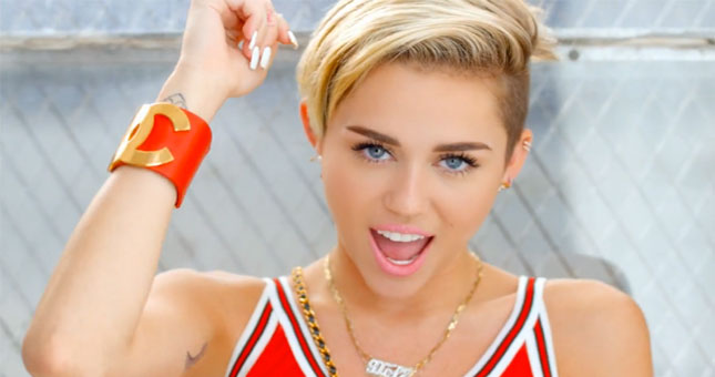 Miley Cyrus poses nude for magazine